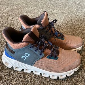 Women’s On Cloud Hi shoes size 9.5